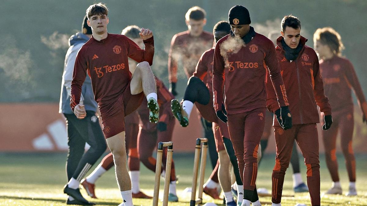 Fletcher Dynasty: Son Debuts for Man Utd